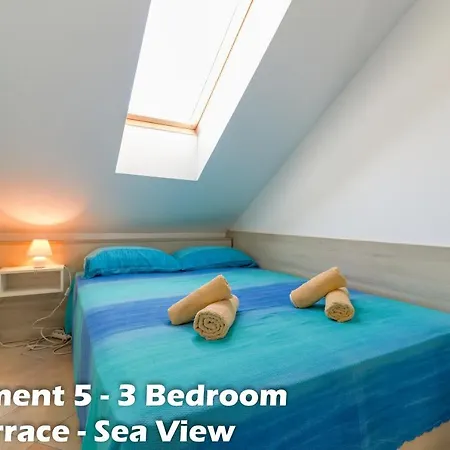 Art Apartment *